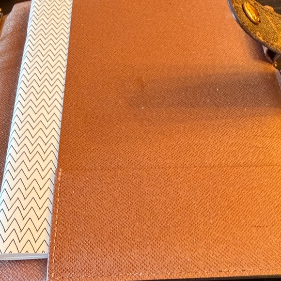 Louis Vuitton Brown and Gold Monogram Cover - Picture 7 of 11